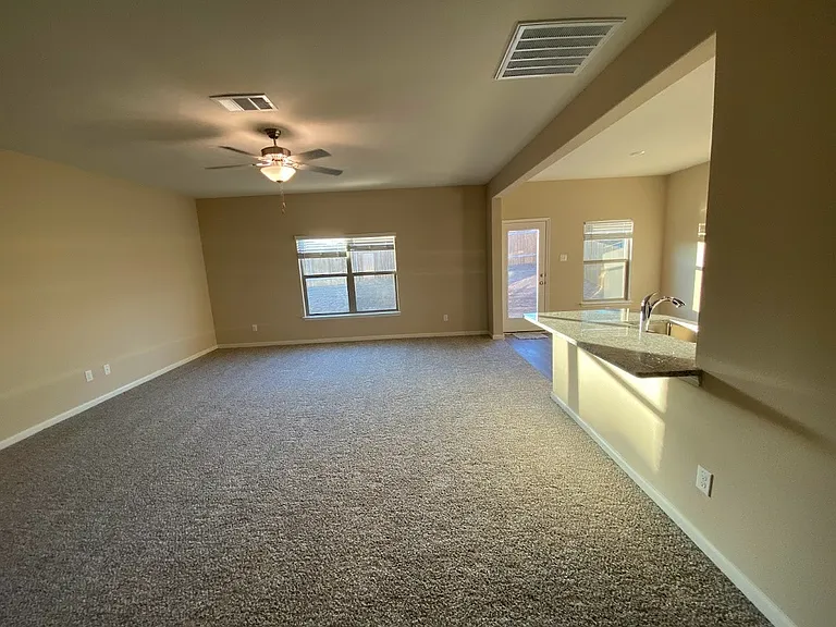 200 Lake Rdg — Photo 16