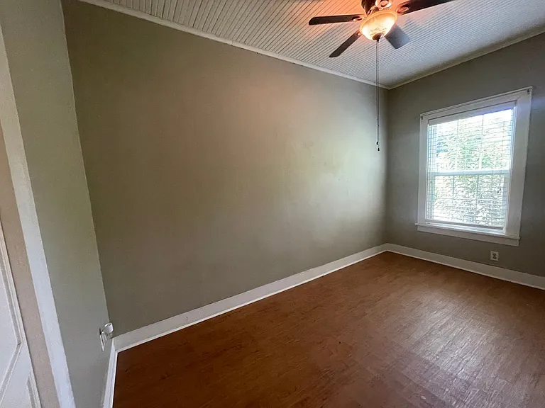 250 E Fairview St — Photo 13