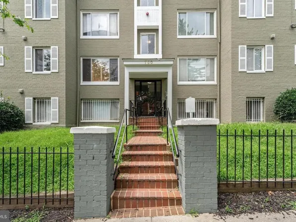750 Barnaby St SE APT 201, Washington, DC 20032