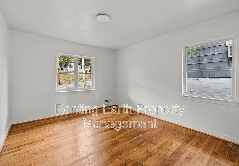 712 84th St S — Photo 15