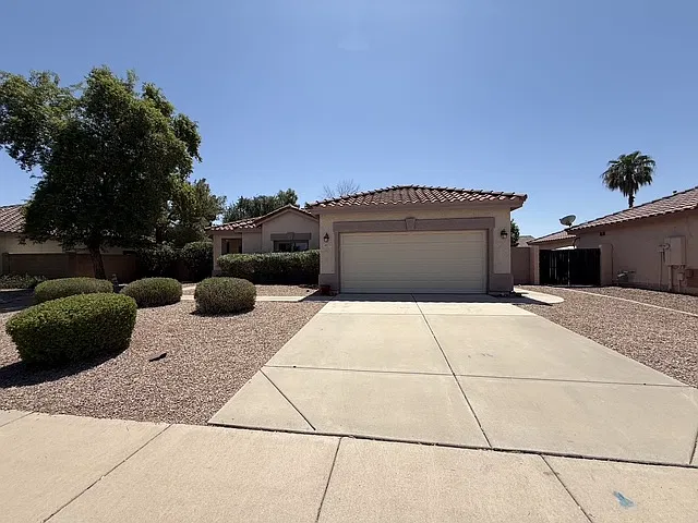 3 bed, 1640 sqft, $2,350 — Photo 1