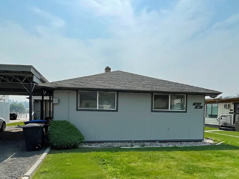 1019 W Lakeside Dr — Photo 2
