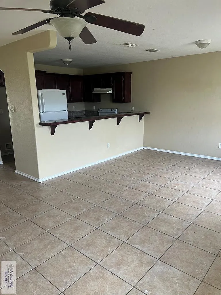 3 bed, 2.5 bath, 1380 sqft, $1,400 — Photo 4