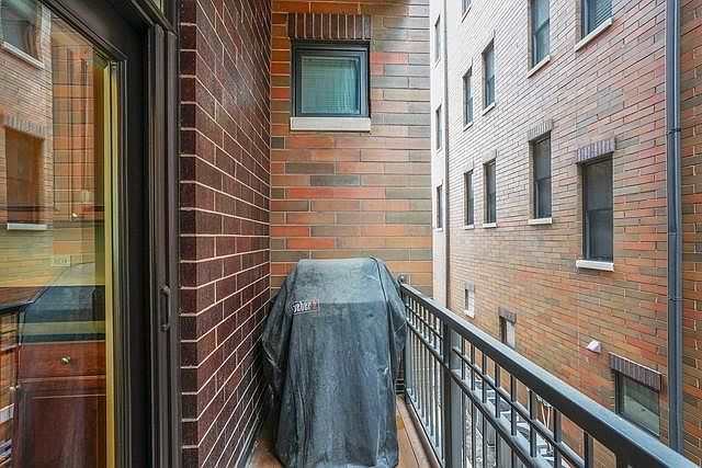 1st image of 1249 W Melrose St Unit 1W