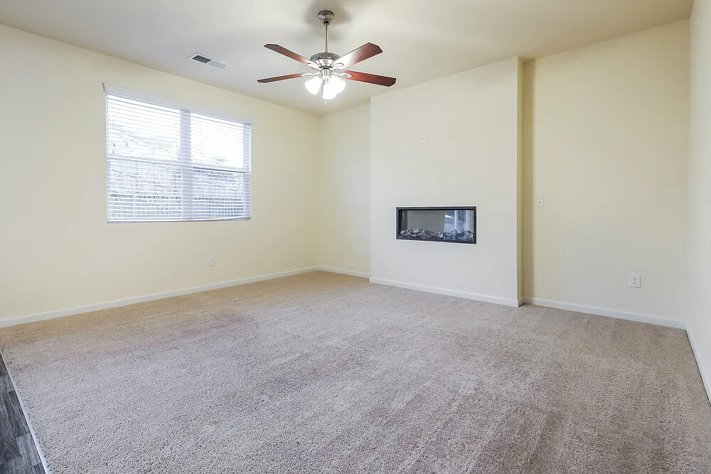 4 bed, 2.5 bath, 2410 sqft, $2,225 — Photo 4