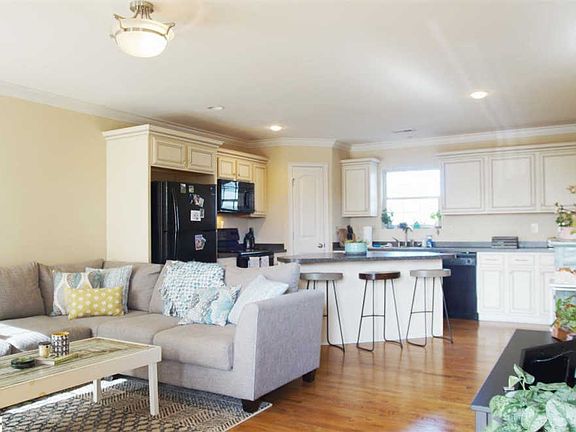 5th image of 202 S Memminger St