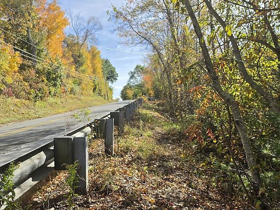 2nd image of 3D Dresser Hill Rd