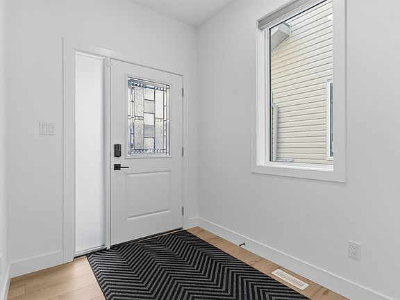3rd image of 439 Roberts Cres