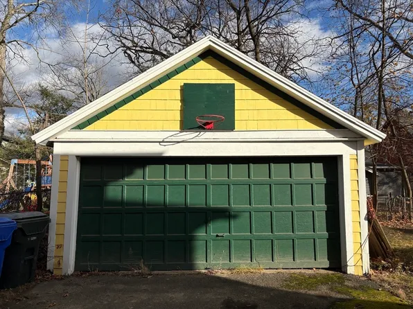 67 Perkins St, Springfield, MA 01118