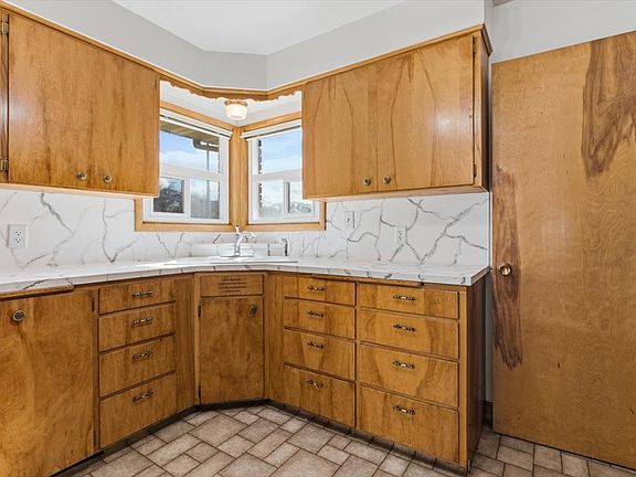 5th image of 339 S Main St