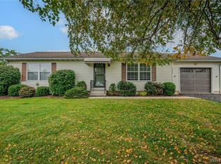 3267 Southway Dr, Sanborn, NY 14132