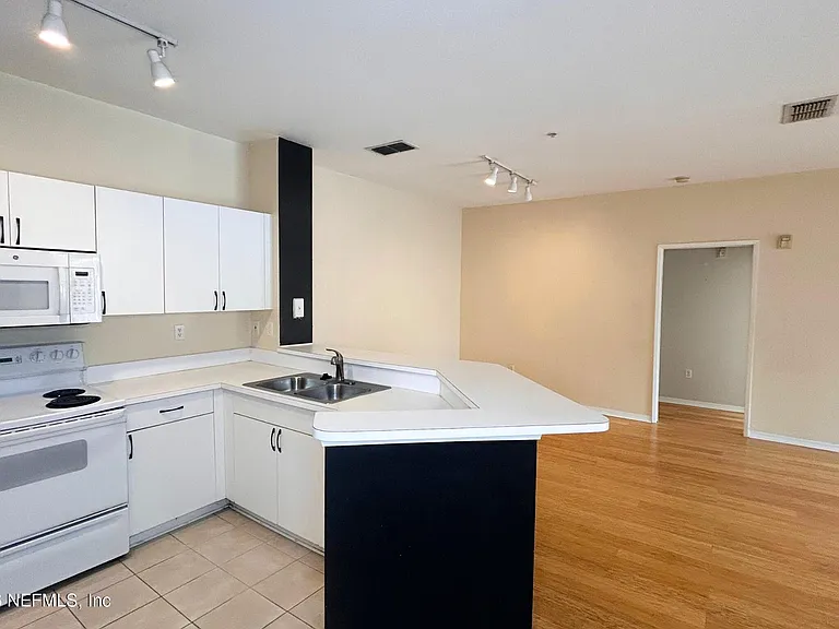 610 Fairway Dr #207 — Photo 22