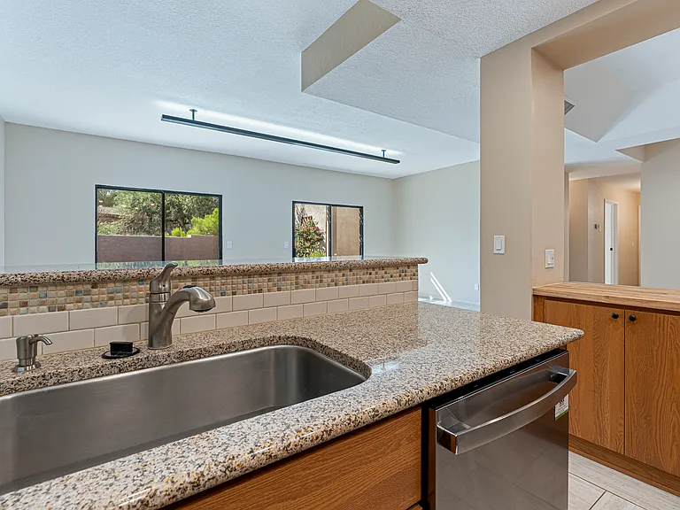 5557 N Crystal Mist Pl — Photo 5