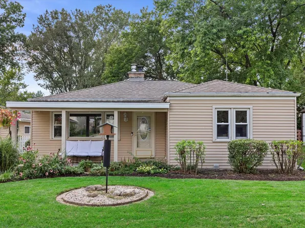 W272N2533 Apple Tree LANE, Pewaukee, WI 53072