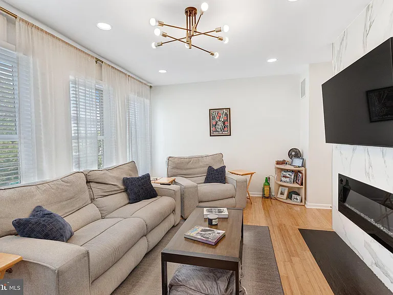 12703 Gartney Ln — Photo 4