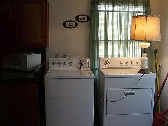 3rd image of 808 Fairbanks St