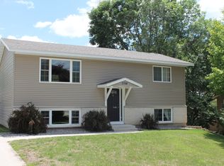 3708 Willow Heights Dr SW, Rochester, MN 55902