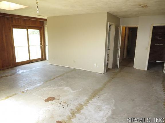 2nd image of 2716 Canterbury Dr