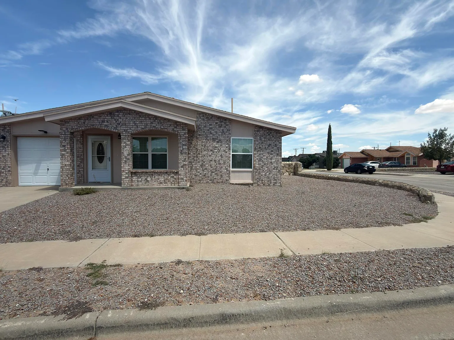 3 bed, 3.0 bath, 1092 sqft, $1,550 — Photo 2