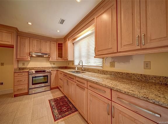 5th image of 7431 Lancashire Dr