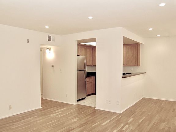 4th image of 1628 S Bundy Dr APT 203