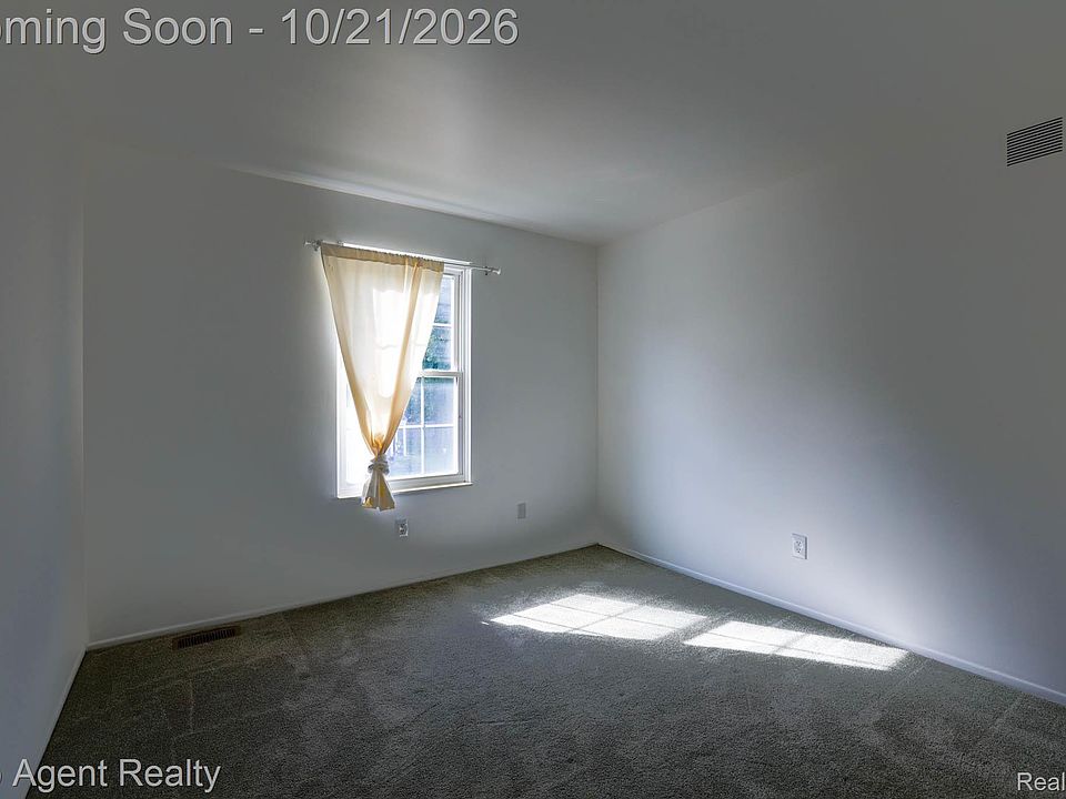 24451 Meadow Bridge Dr, photo 11