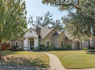 51 Snowberry Ct, Lake Jackson, TX 77566