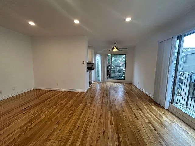 2 bed, 850 sqft, $3,695 — Photo 3