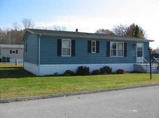 8 Perry Rd, Hyde Park, NY 12538