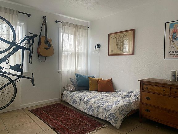 5th image of 1308 W Maxwell Ave #B
