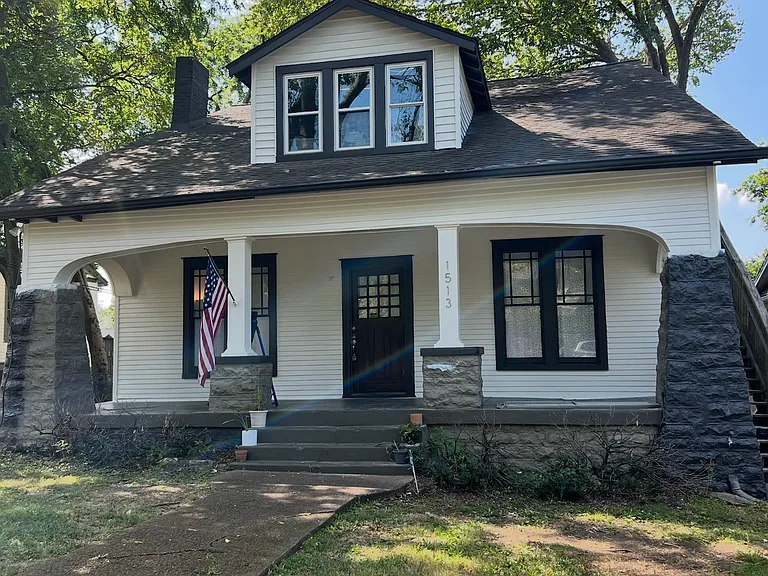1513 Ashwood Ave — Photo 1