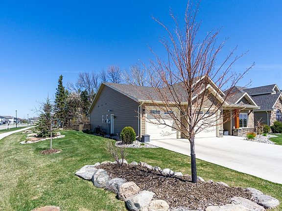2nd image of 598 Autumnwoods Blvd