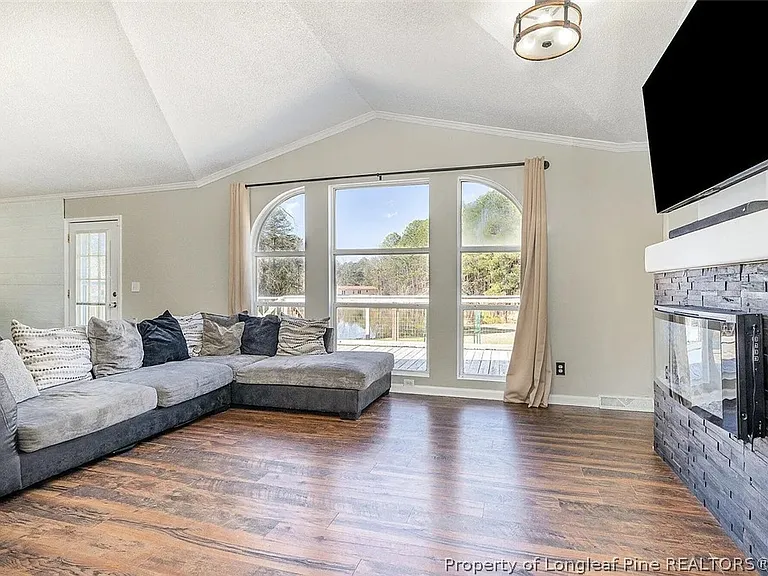 18 Five Ponds Dr — Photo 4