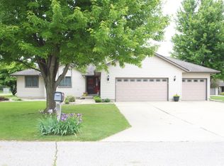 609 Birch Ct, Mason City, IA 50401