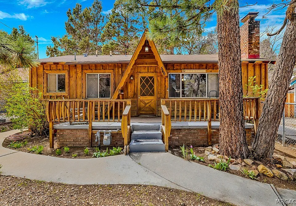 Photo of 548 Holmes Ln, Sugarloaf, CA 92386