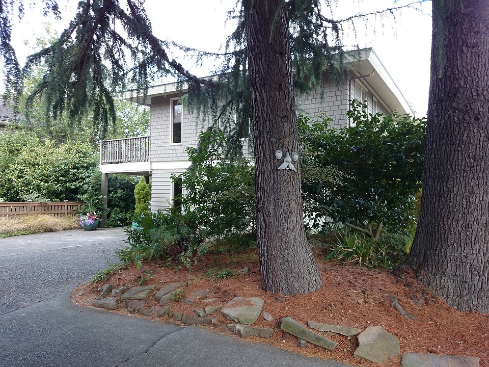 2nd image of 4610 S Bradford St
