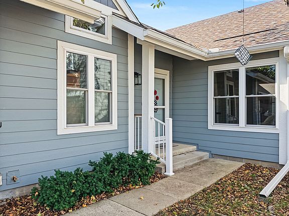 2nd image of 2524 Pine Cir