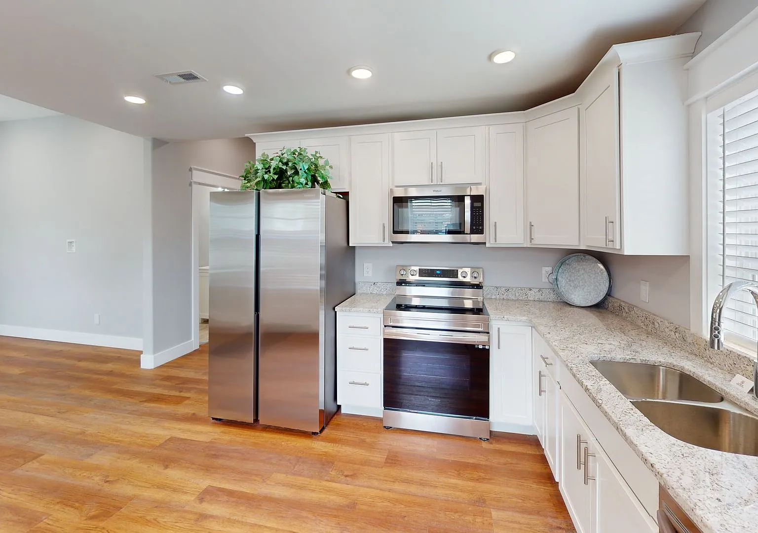 Waitlist for Aug2027Jul2028 Now Open! | 4BR in Fort Sanders | Walk to UTK — Photo 3
