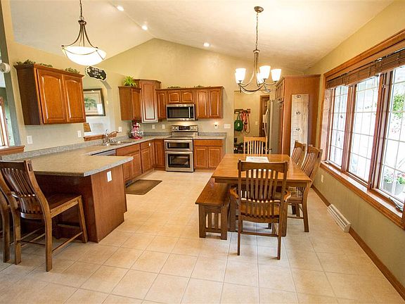 4th image of N1680 Medina Dr