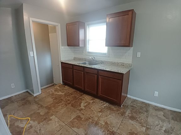 5th image of 12944B Rosemont Ave