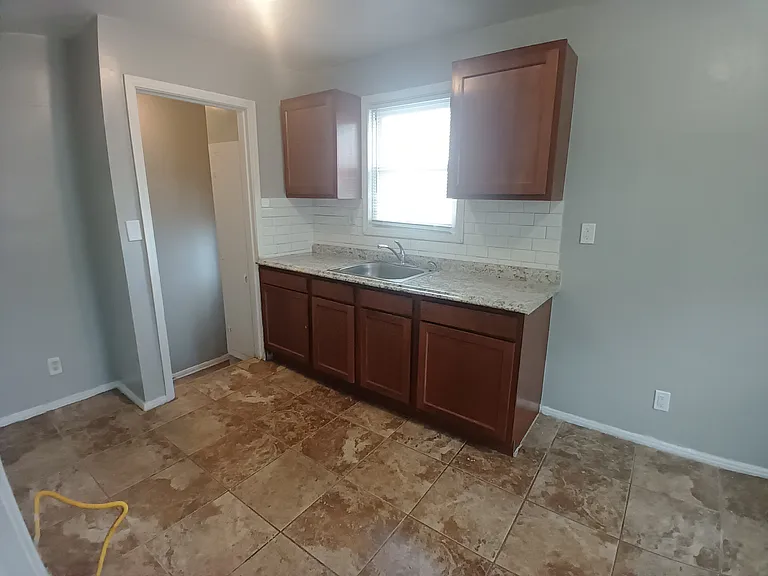 12944B Rosemont Ave — Photo 5