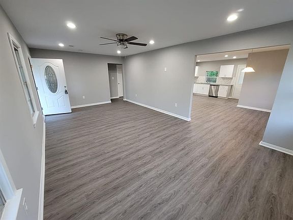 3rd image of 1605 Florida St