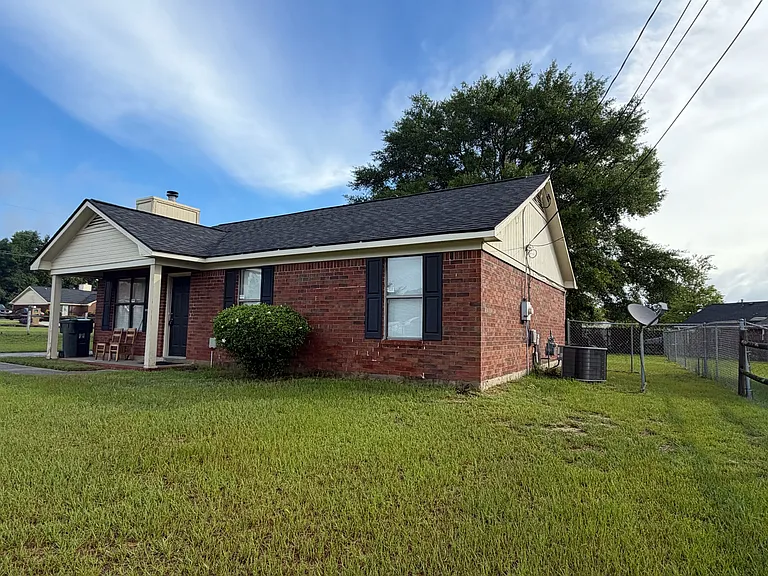 3029 Miranda Rd — Photo 2