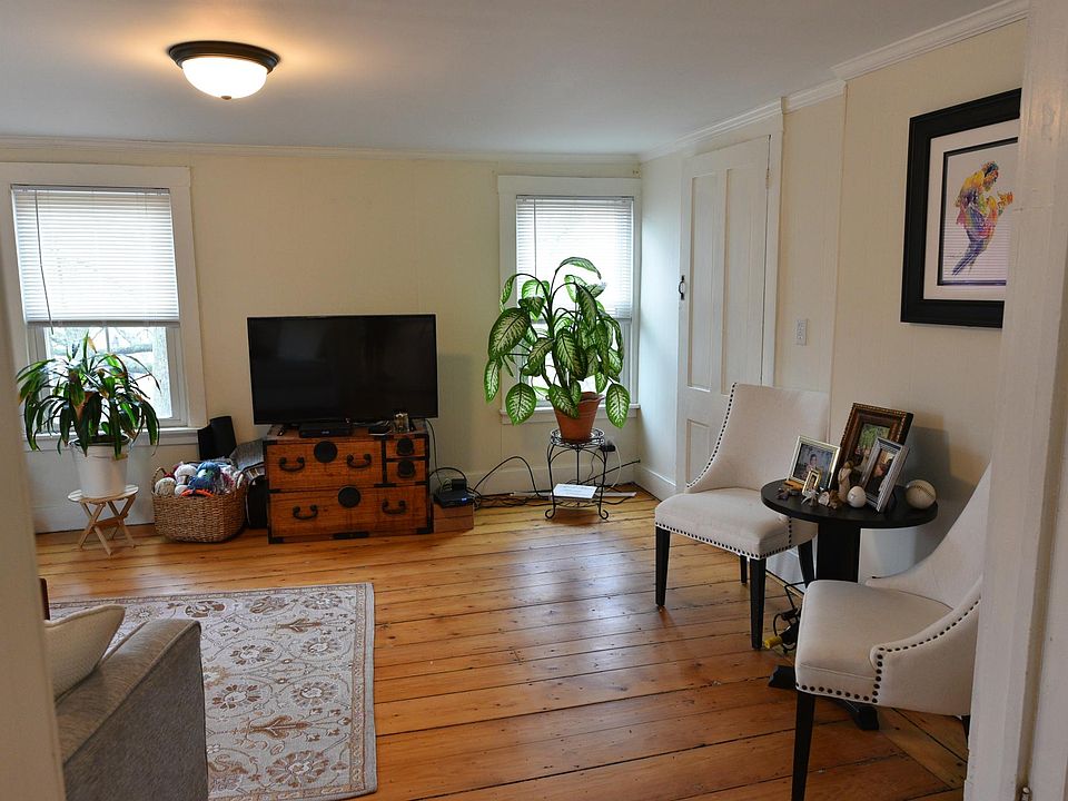 Living room with southern exposure, direct sunlight most of the day throughout the winter