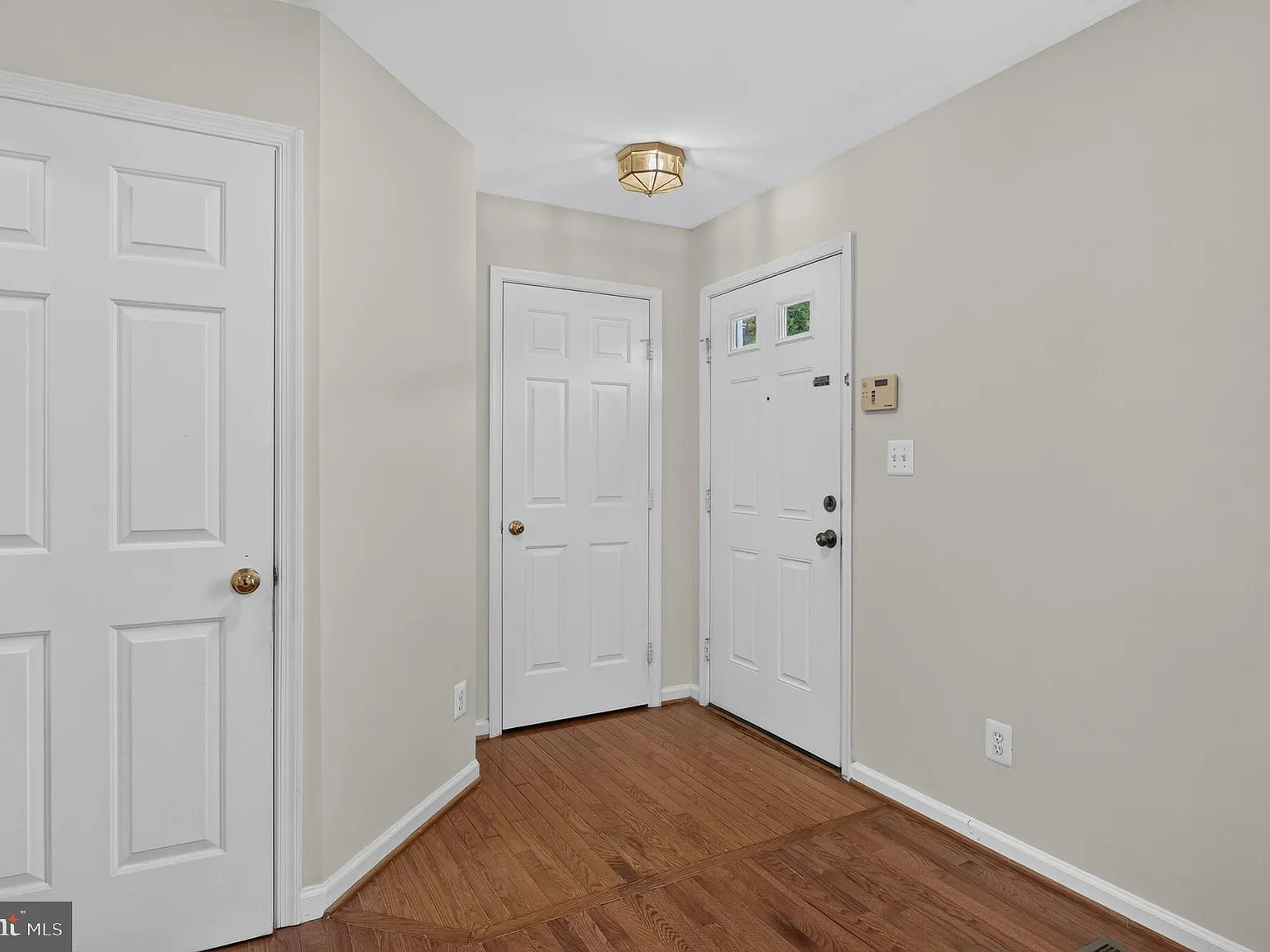 3 bed, 3.5 bath, 1876 sqft, $2,995 — Photo 3