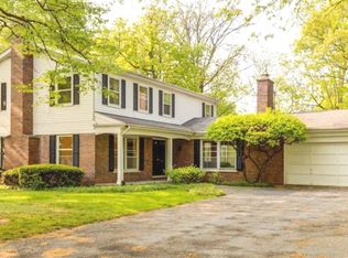 150 Sequoia Ln, Deerfield, IL 60015