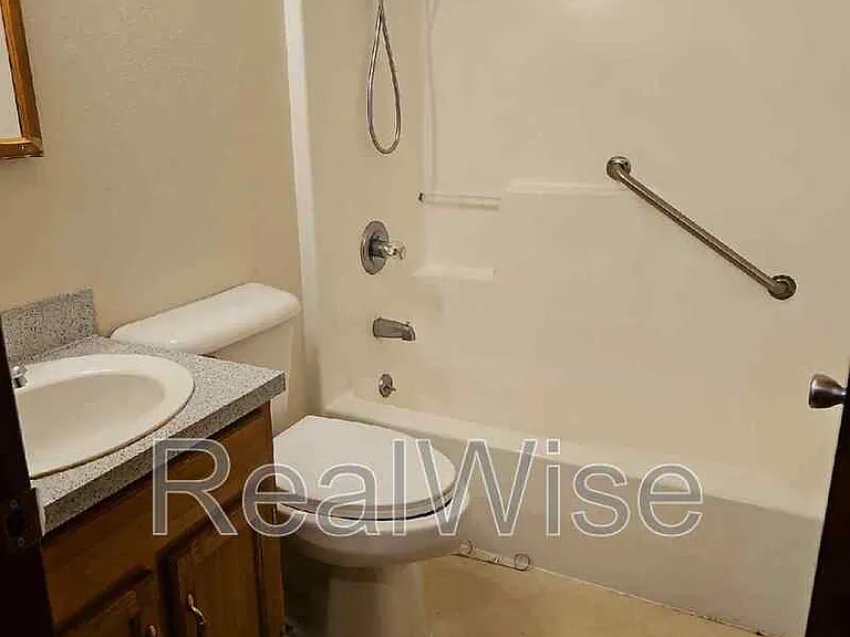 626 NE Anderson St — Photo 10