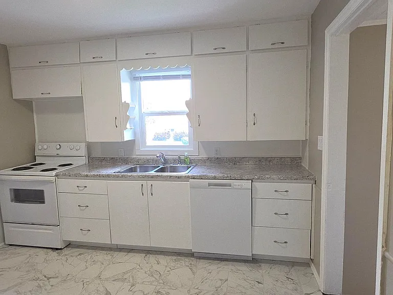 1452 E Nora St — Photo 7