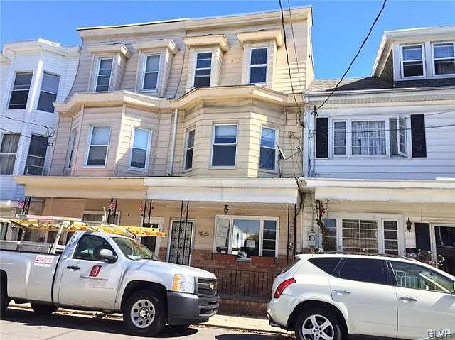 121 N Jardin St photo 1