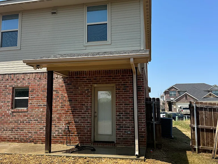 4911 Villas Dr — Photo 10